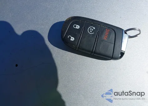 2018 Jeep Compass Latitude z USA, uszkodzony, nr VIN 3C4NJDBB0JT179301